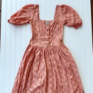 ASOS DESIGN - button through broderie midi dress in dusky pink - Size 0